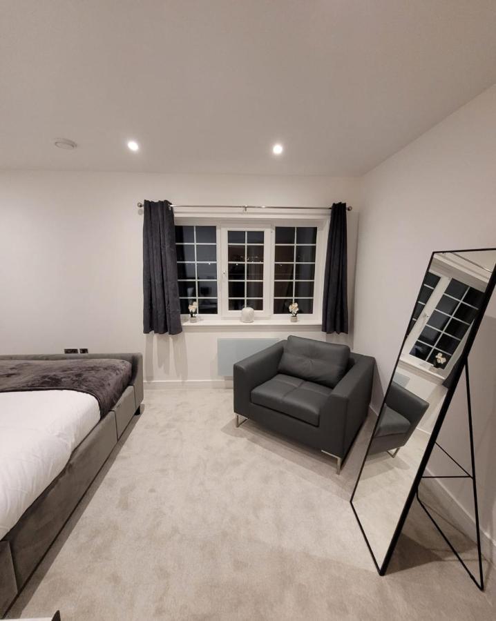 Luxury 1 Bed Apartment In The Centre Of Rochester Wainscot Exterior photo